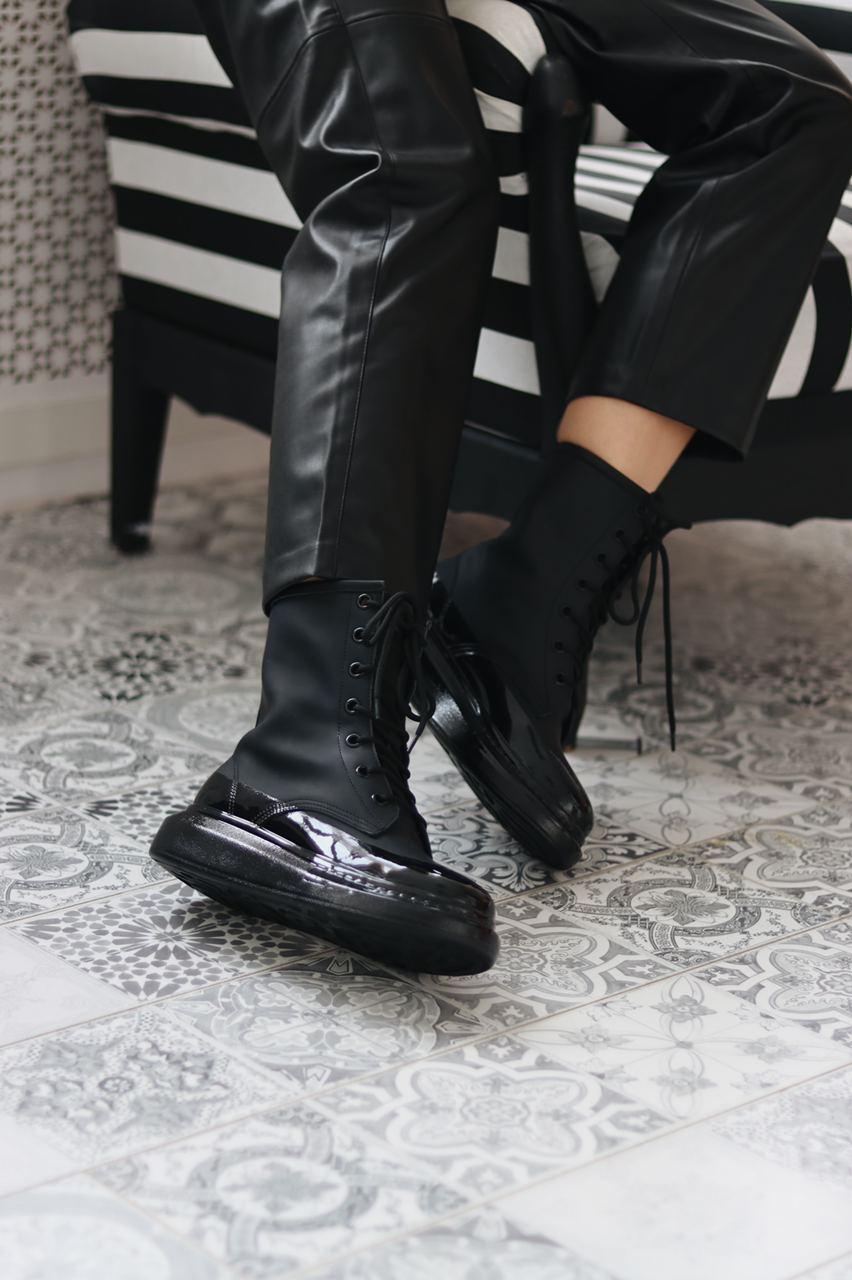 Alexander McQueen Boots Black Premium