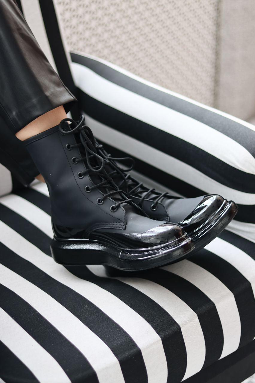 Alexander McQueen Boots Black Premium