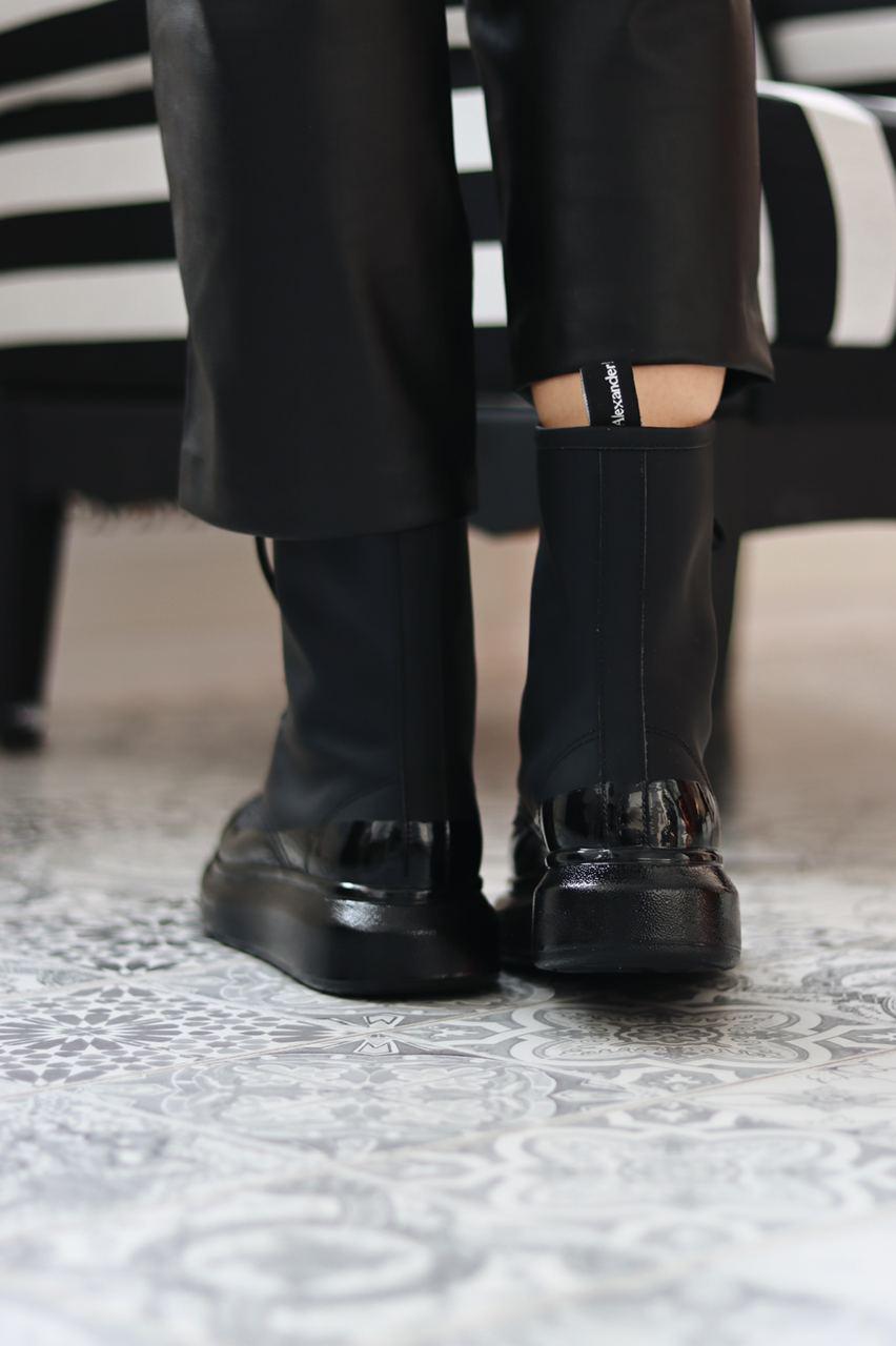 Alexander McQueen Boots Black Premium