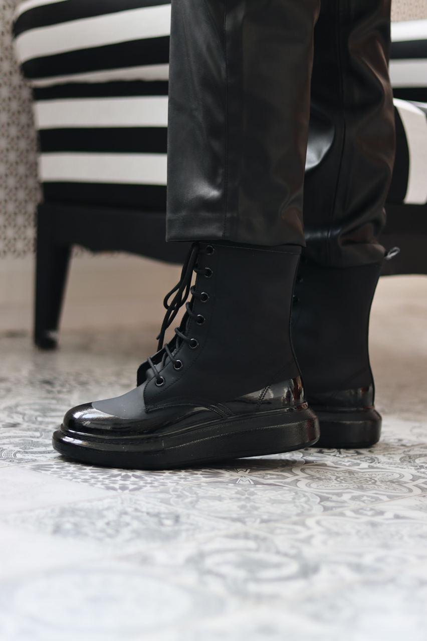 Alexander McQueen Boots Black Premium