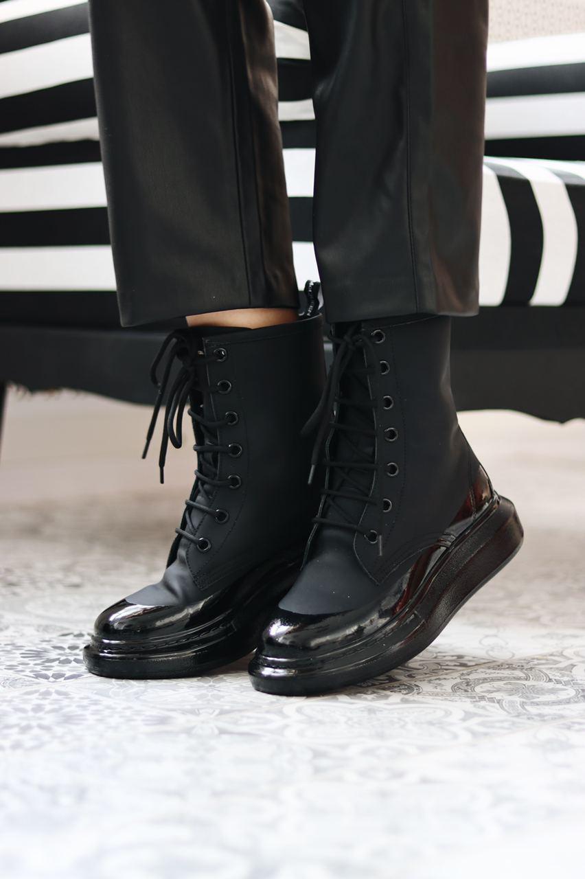 Alexander McQueen Boots Black Premium