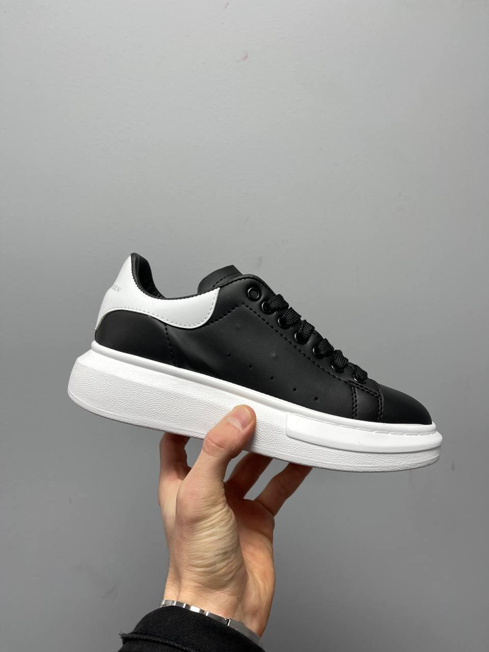 Alexander McQueen Low Black White v2