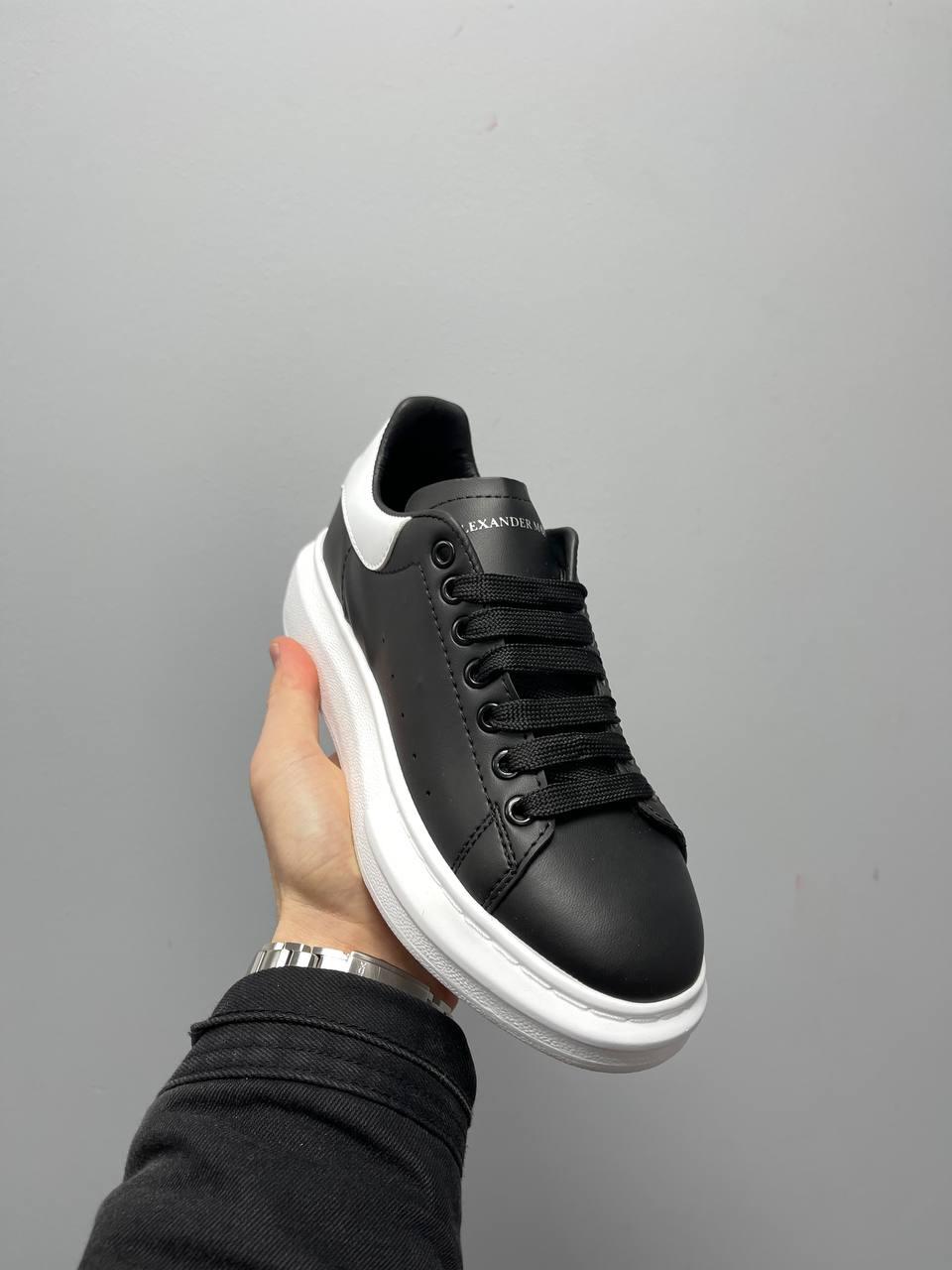 Alexander McQueen Low Black White v2