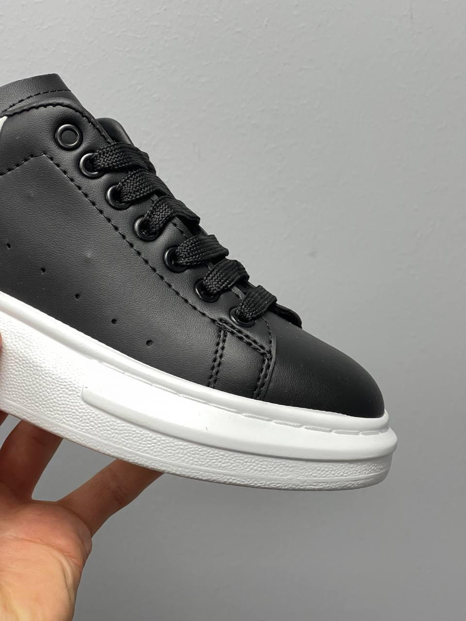 Alexander McQueen Low Black White v2