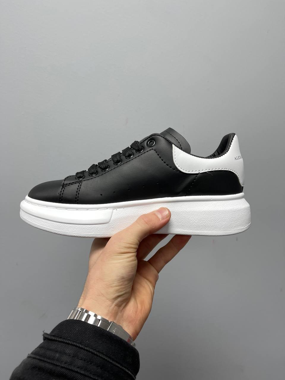 Alexander McQueen Low Black White v2