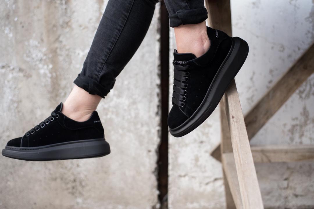 Alexander McQueen Low Larry Black 3