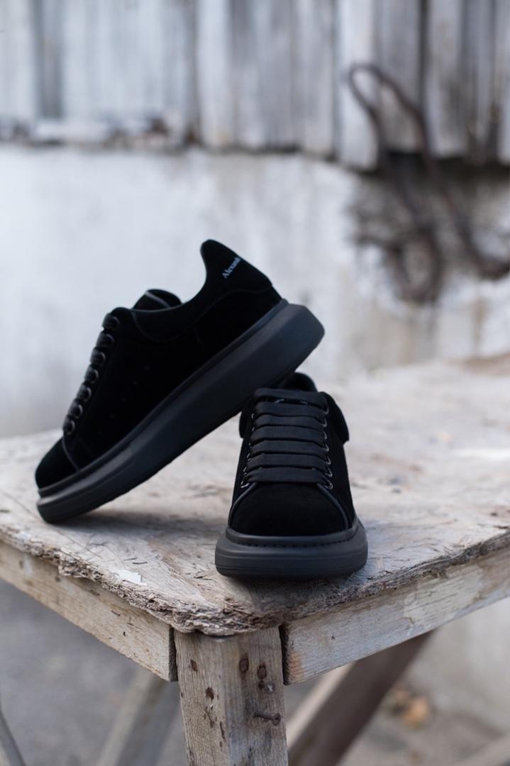 Alexander McQueen Low Larry Black 3