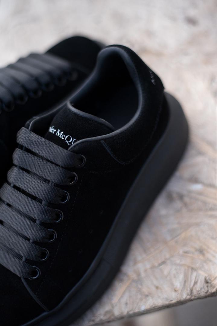 Alexander McQueen Low Larry Black 3