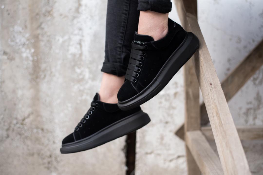 Alexander McQueen Low Larry Black 3