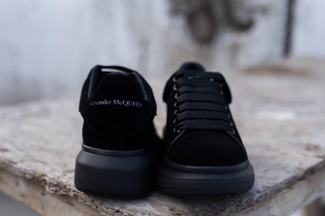 Alexander McQueen Low Larry Black 3