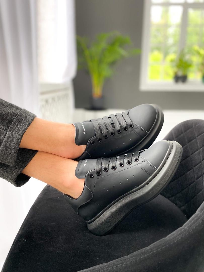Alexander McQueen Low Triple Black