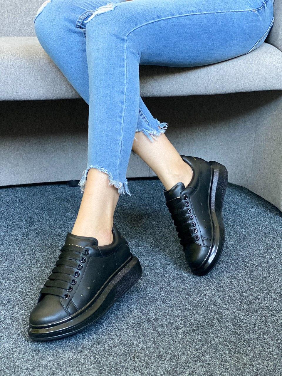 Alexander McQueen Low Triple Black