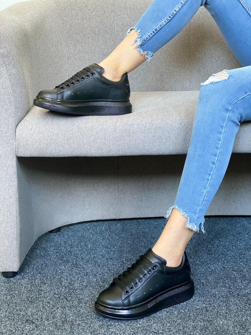 Alexander McQueen Low Triple Black