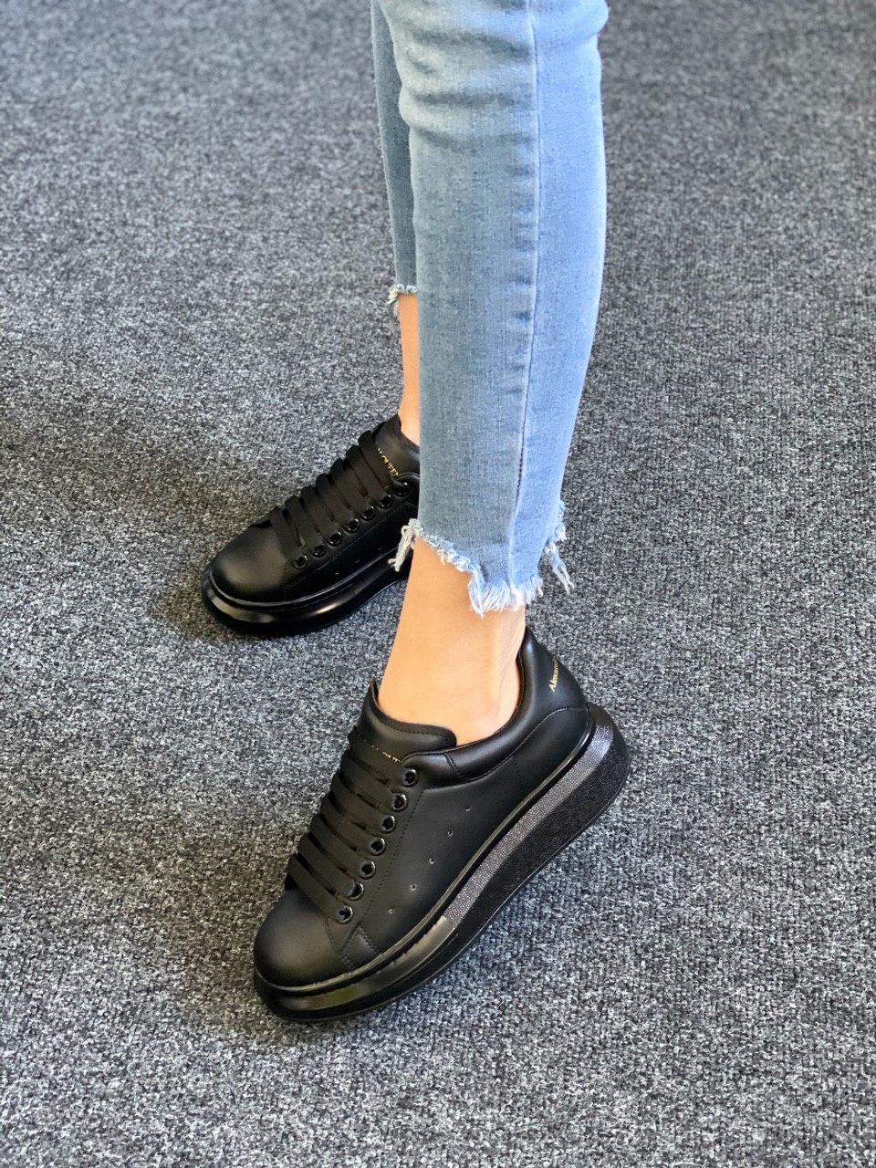 Alexander McQueen Low Triple Black