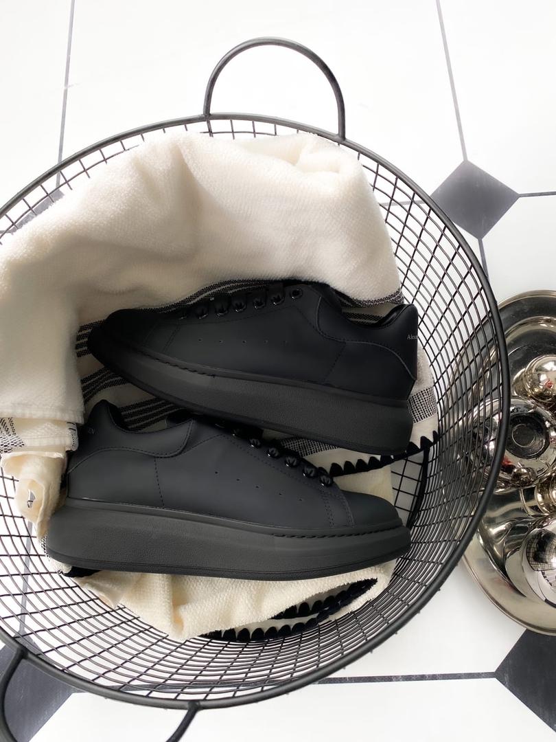 Alexander McQueen Low Triple Black