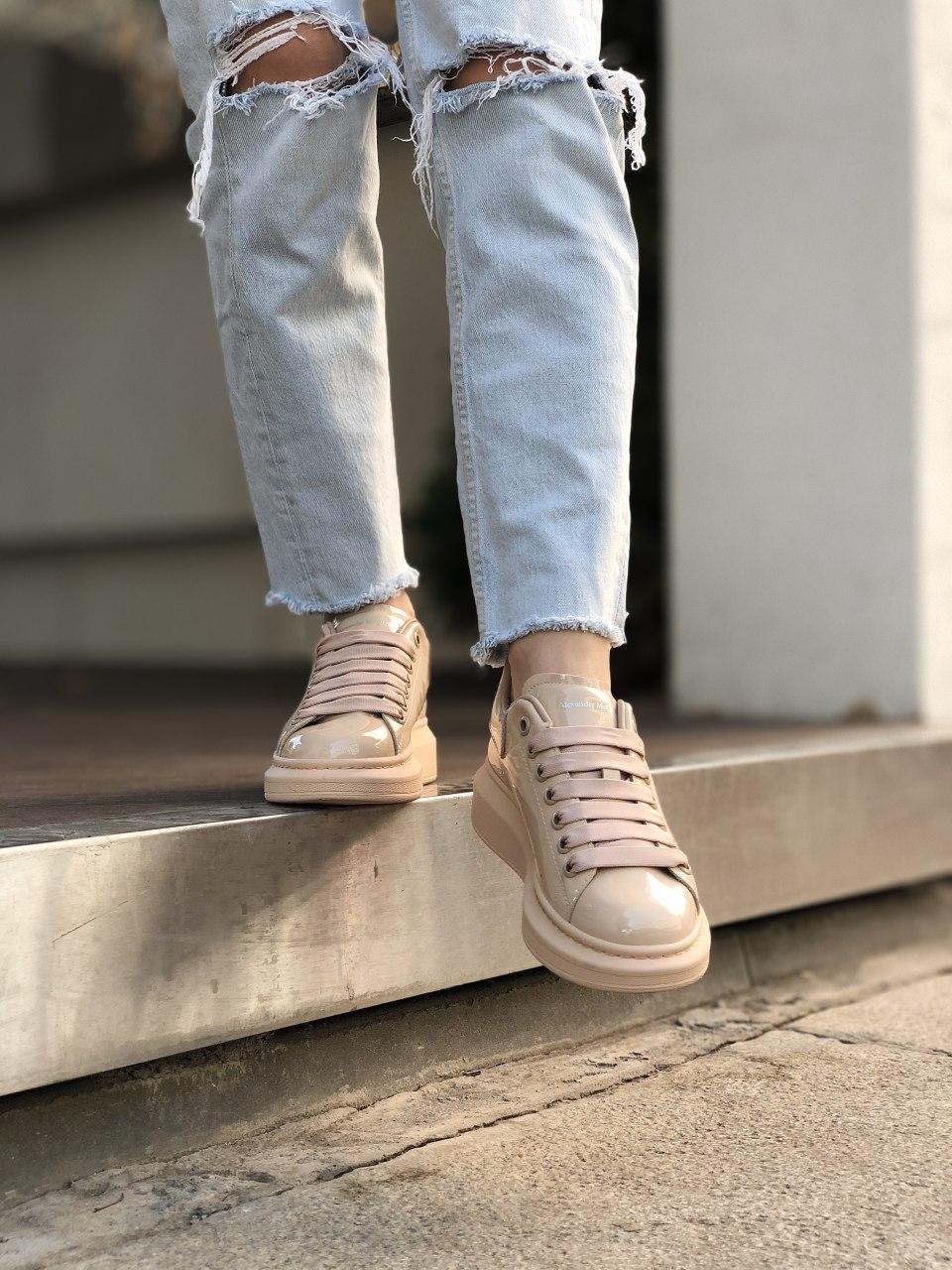 Alexander McQueen Low Patent Beige