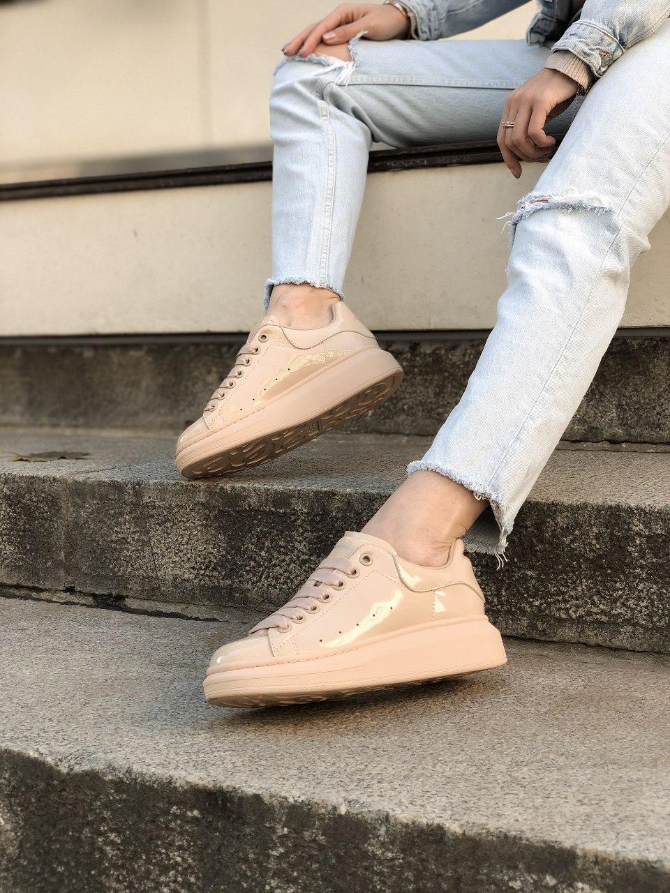 Alexander McQueen Low Patent Beige