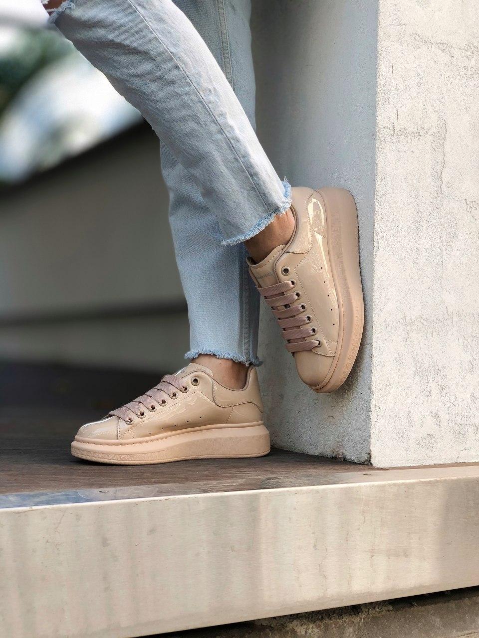 Alexander McQueen Low Patent Beige