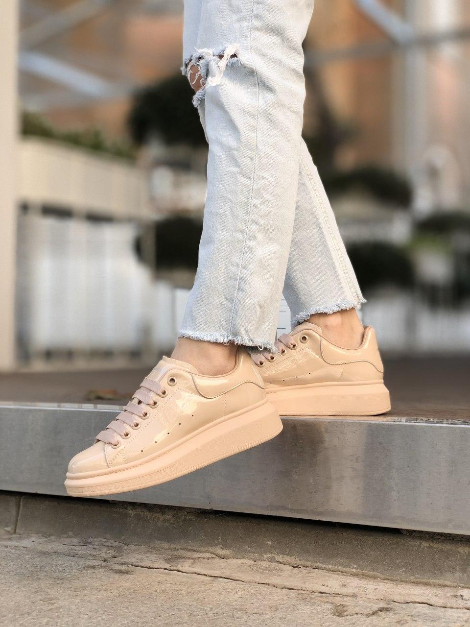 Alexander McQueen Low Patent Beige