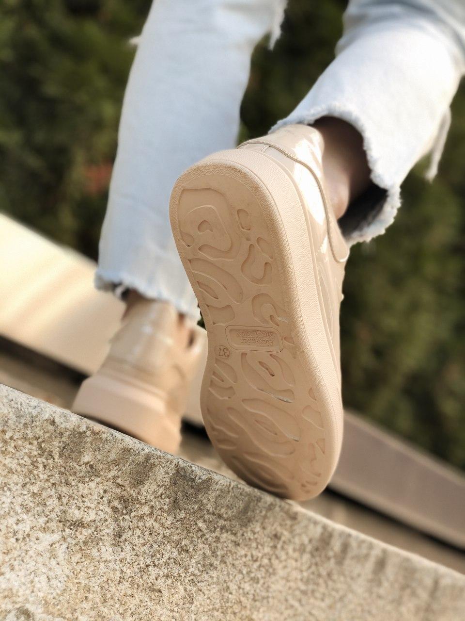 Alexander McQueen Low Patent Beige