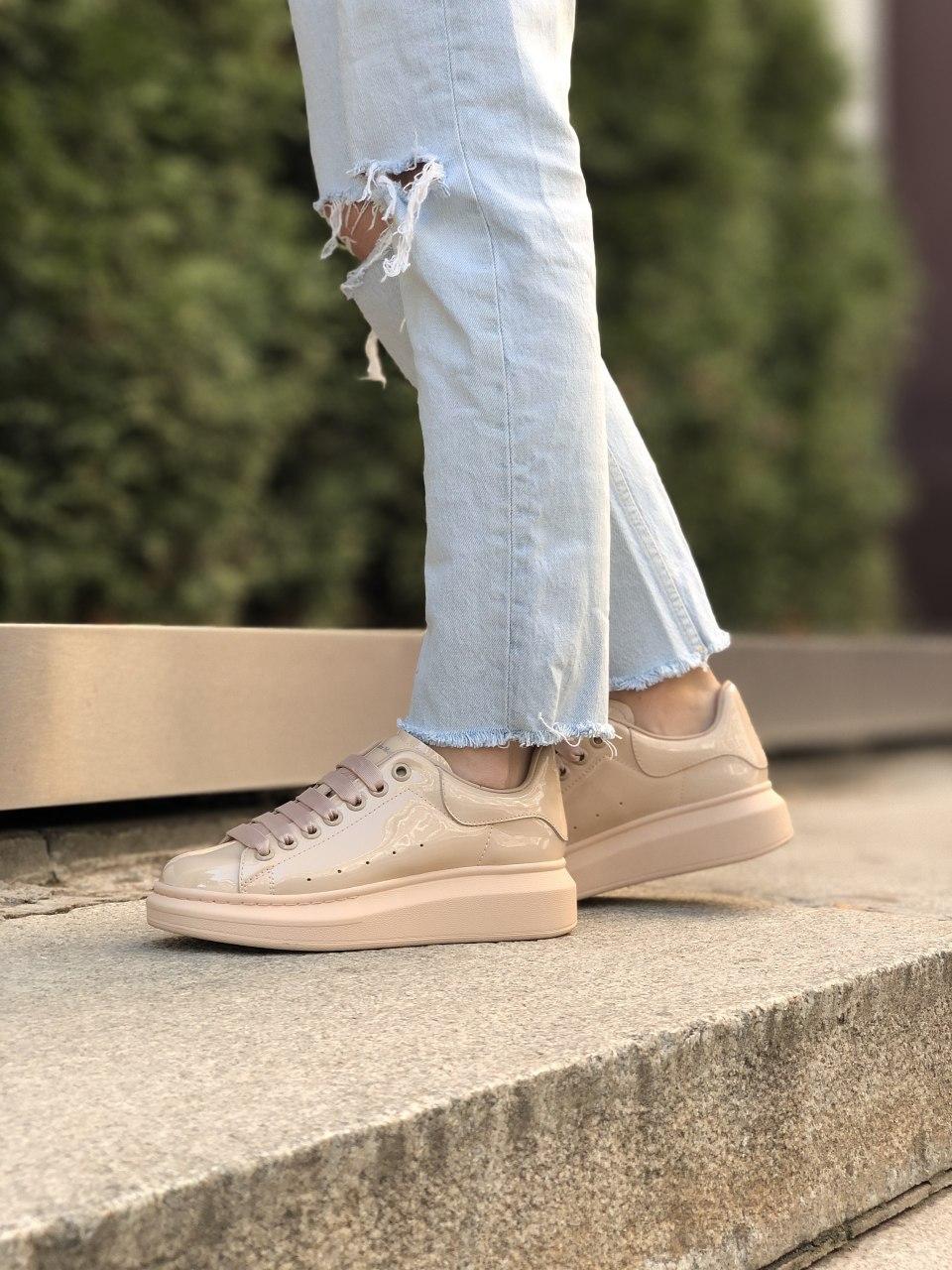 Alexander McQueen Low Patent Beige