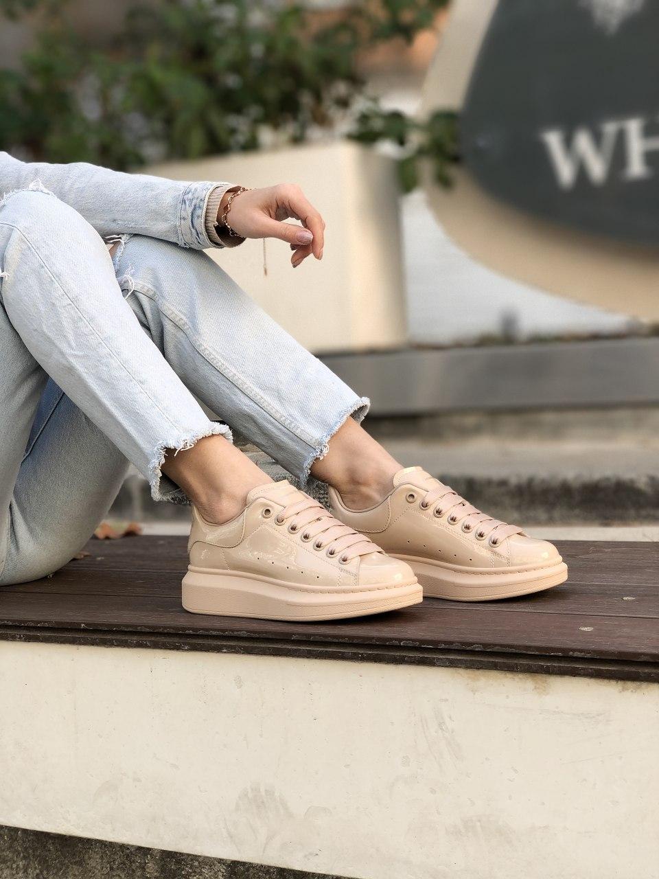 Alexander McQueen Low Patent Beige