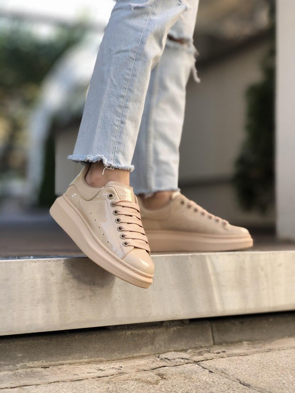 Alexander McQueen Low Patent Beige