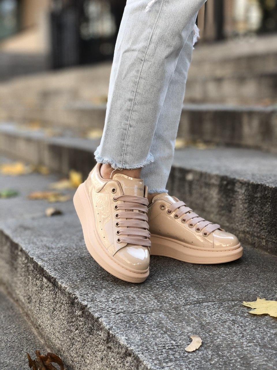 Alexander McQueen Low Patent Beige