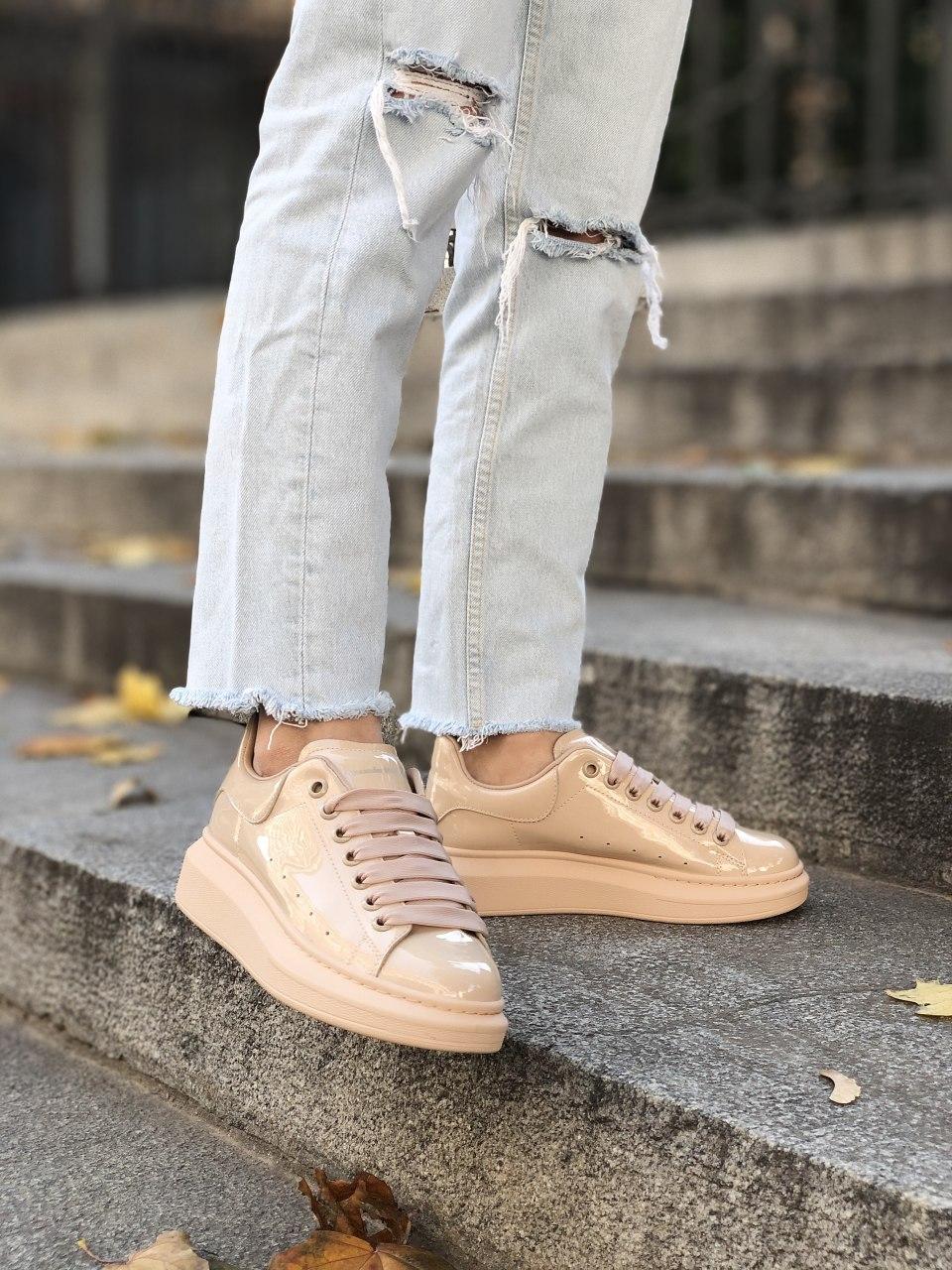 Alexander McQueen Low Patent Beige