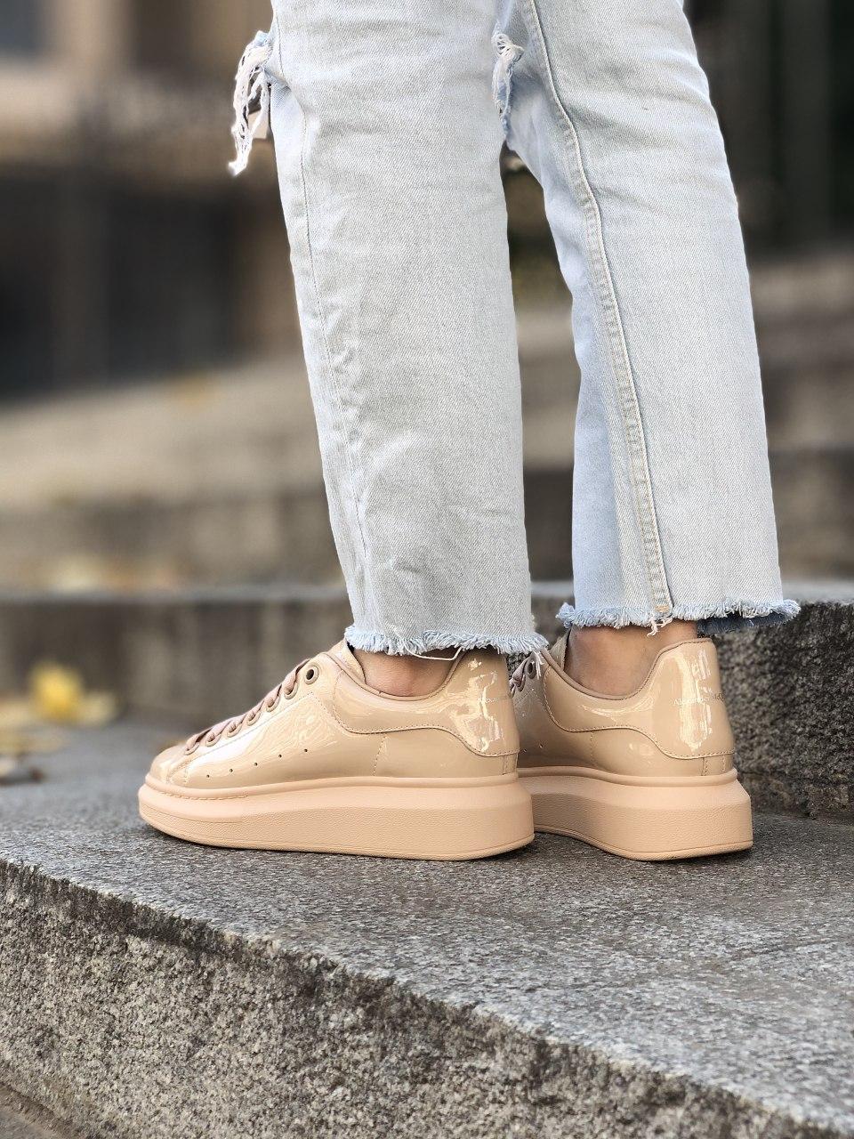 Alexander McQueen Low Patent Beige