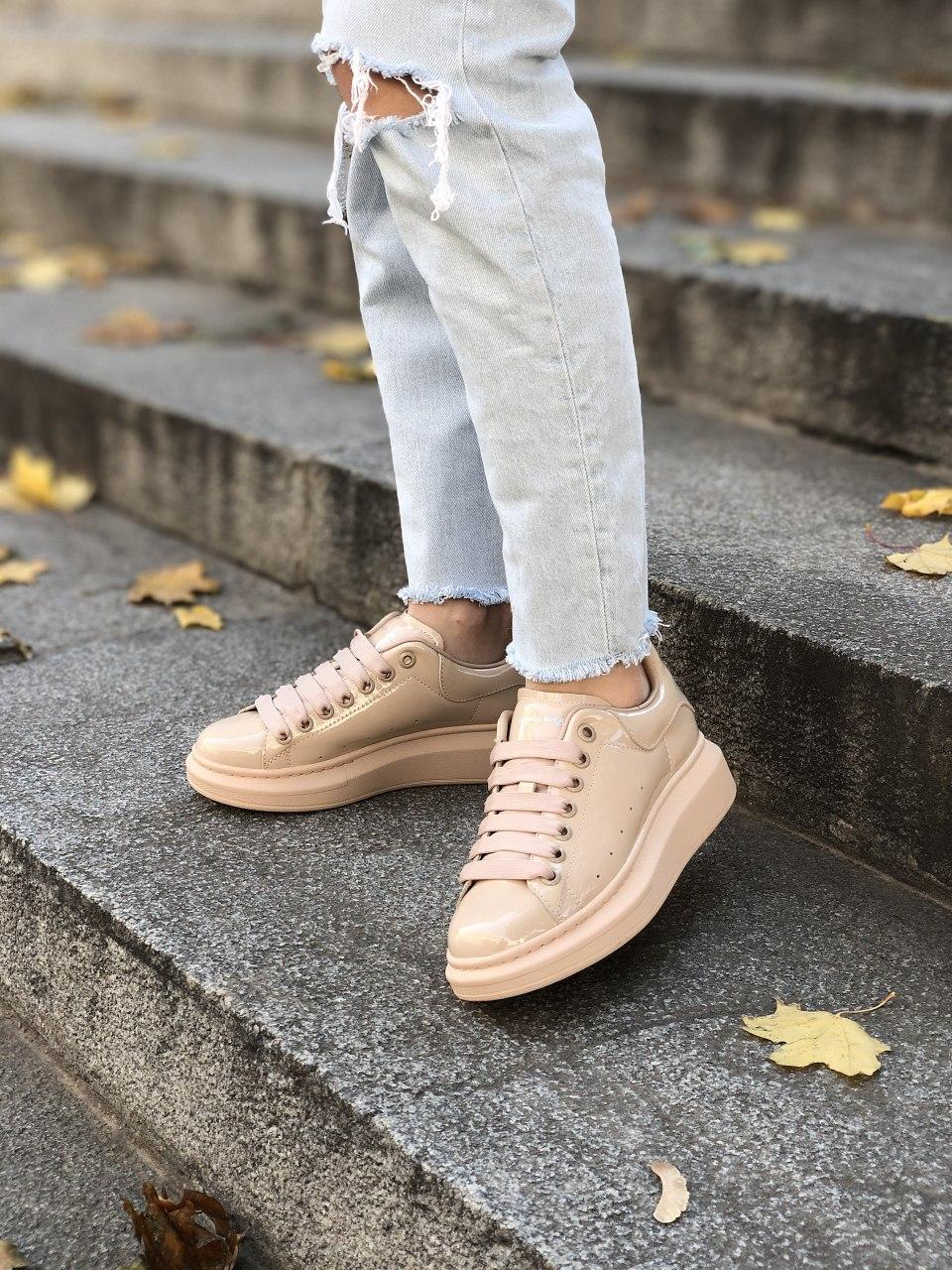 Alexander McQueen Low Patent Beige