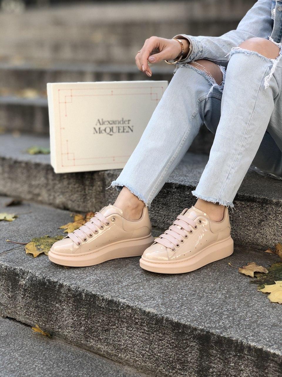 Alexander McQueen Low Patent Beige