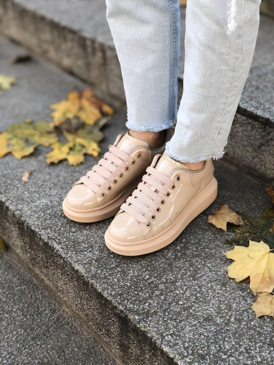 Alexander McQueen Low Patent Beige