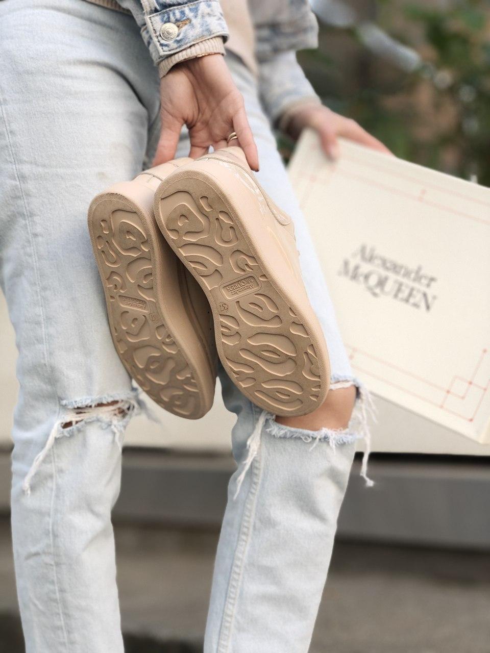 Alexander McQueen Low Patent Beige