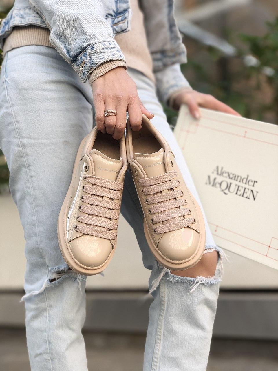 Alexander McQueen Low Patent Beige