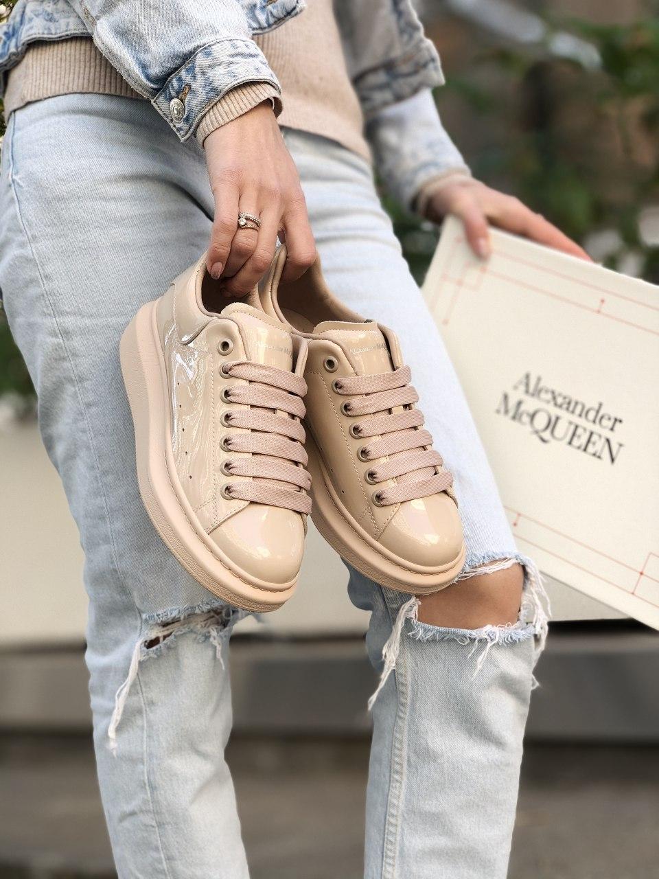 Alexander McQueen Low Patent Beige