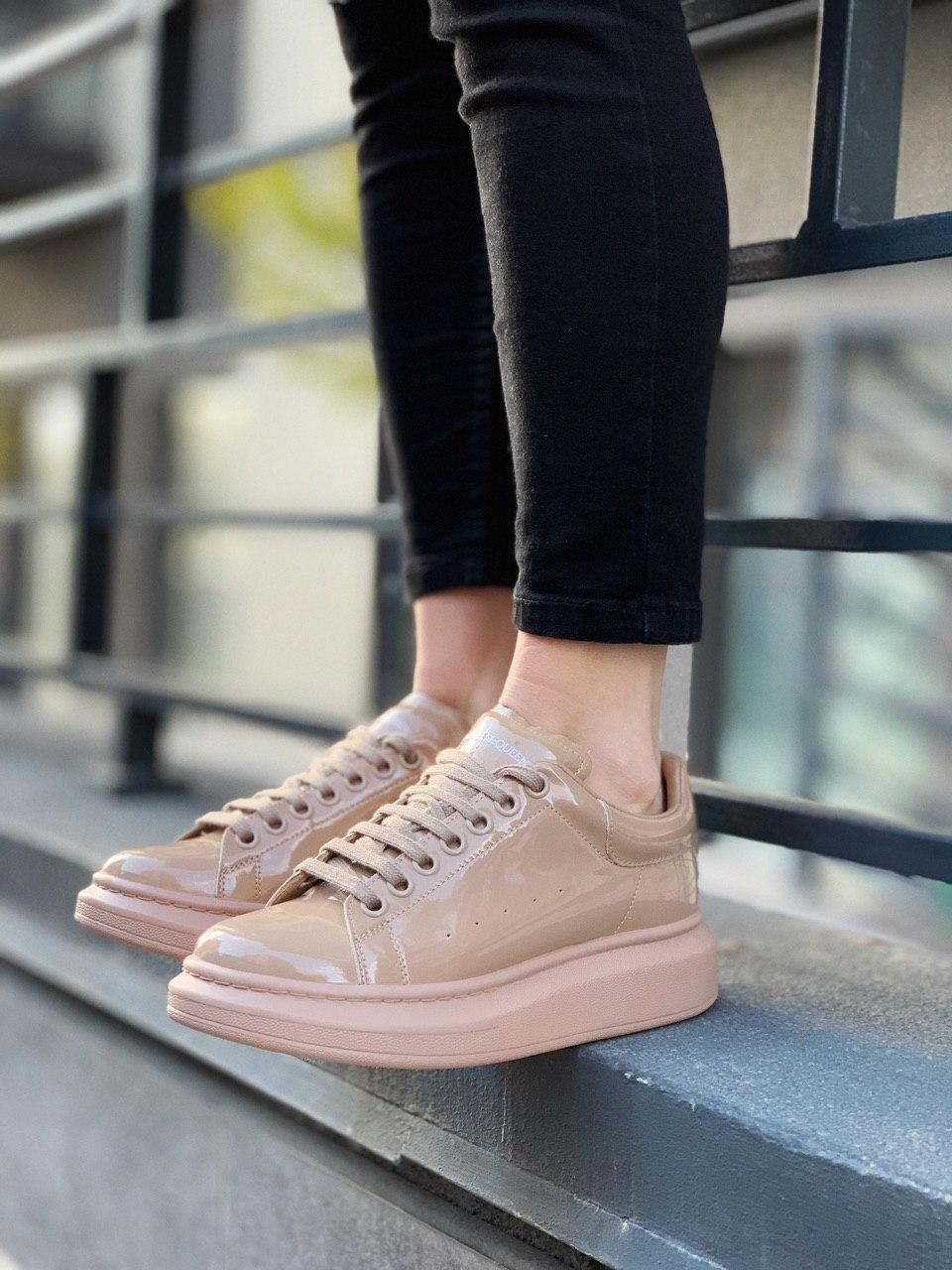 Alexander McQueen Low Patent Beige