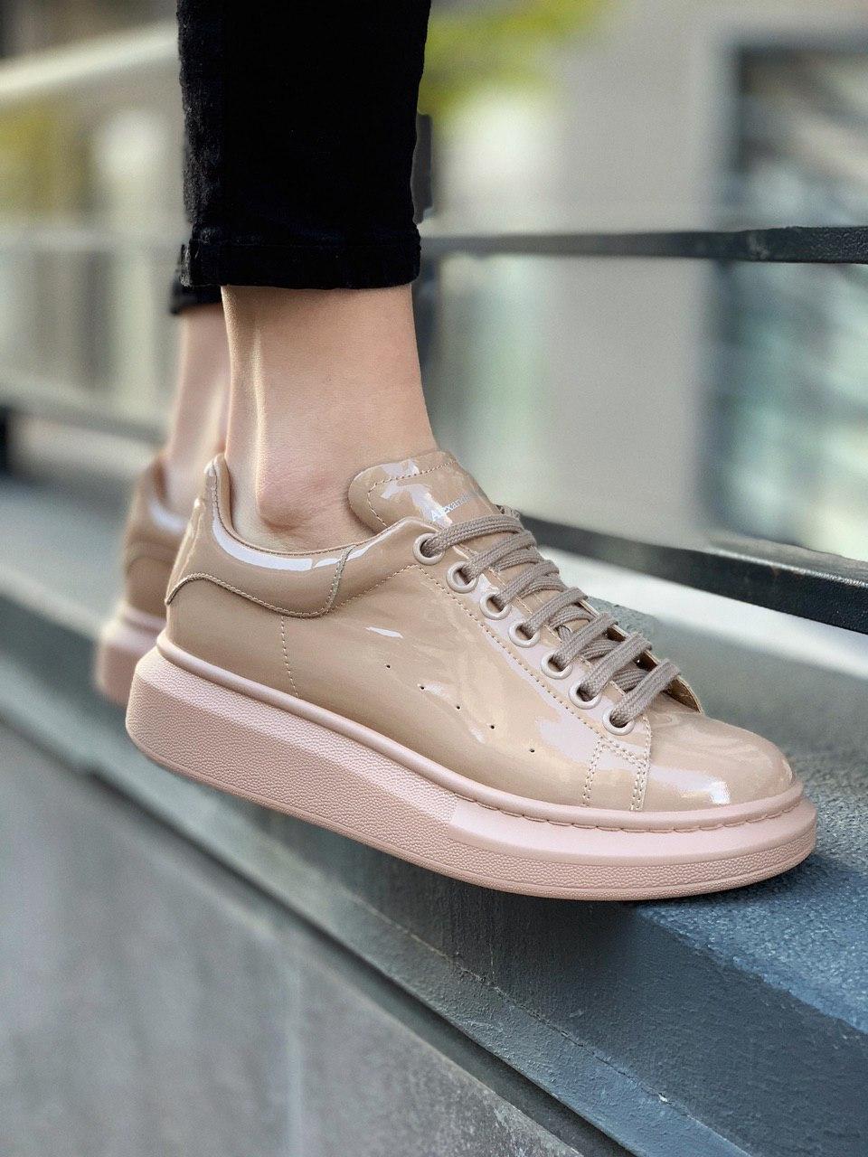 Alexander McQueen Low Patent Beige