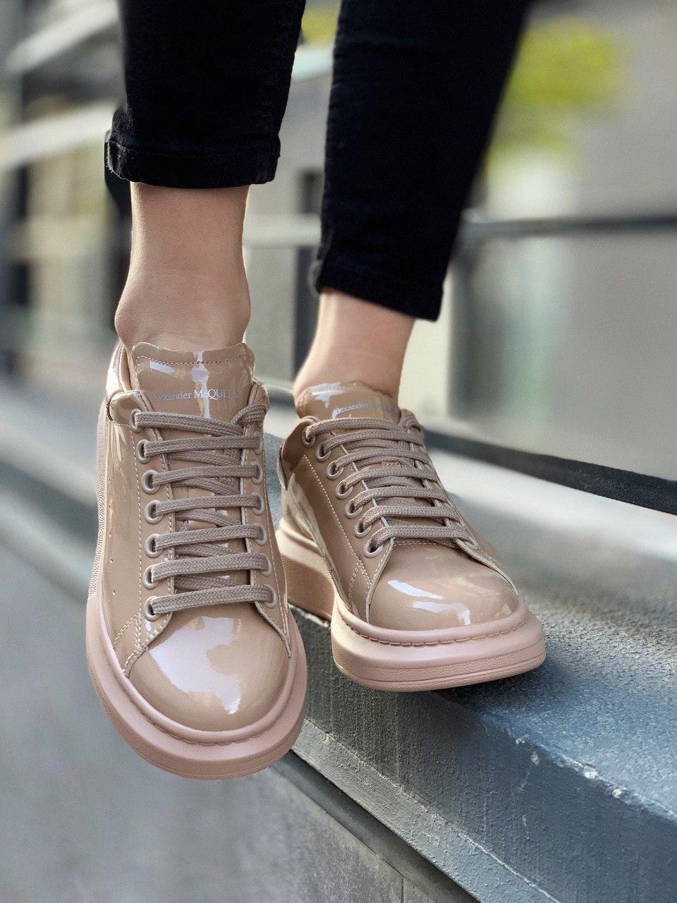 Alexander McQueen Low Patent Beige