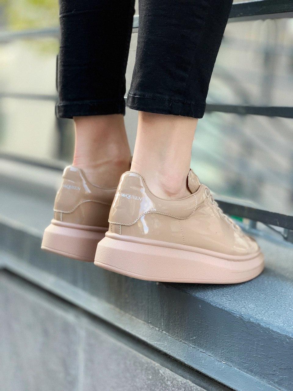 Alexander McQueen Low Patent Beige