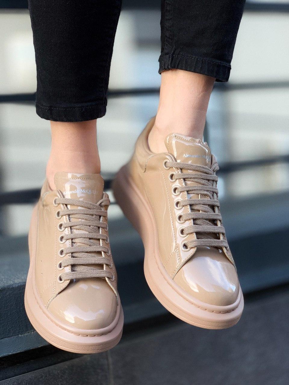 Alexander McQueen Low Patent Beige