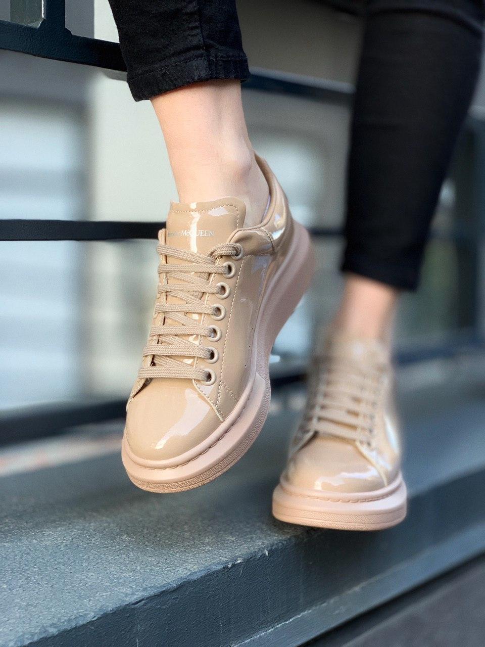 Alexander McQueen Low Patent Beige