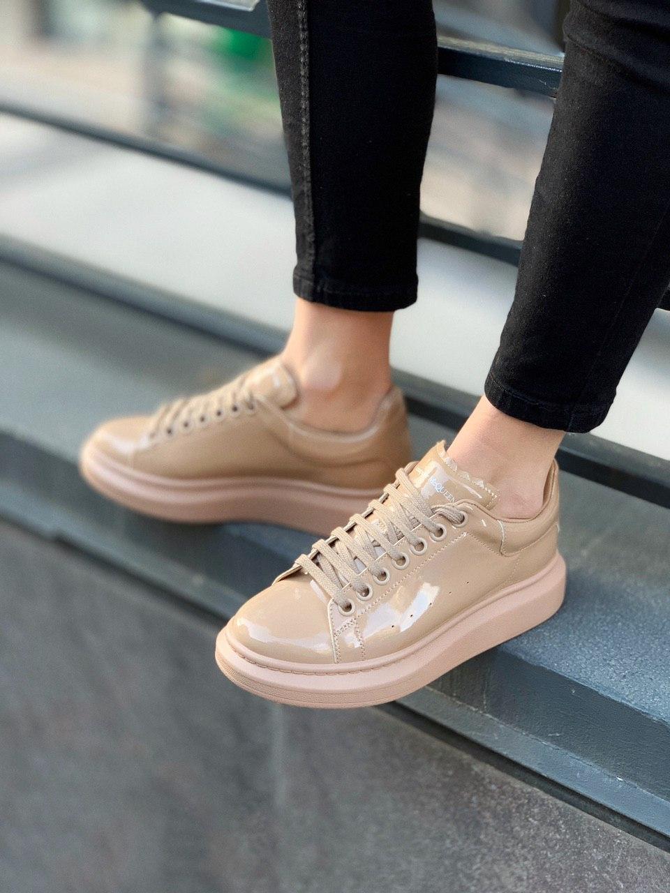 Alexander McQueen Low Patent Beige