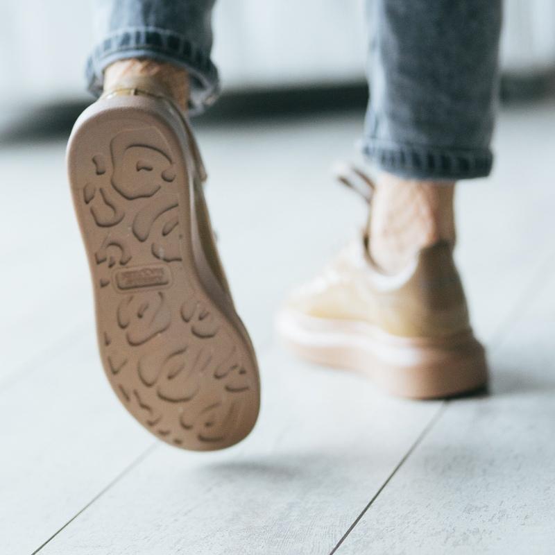 Alexander McQueen Low Patent Beige