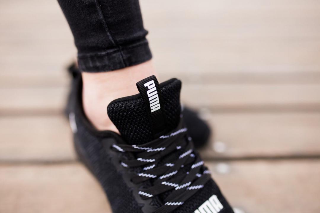 Puma Hybrid Runner Black «White Logo»