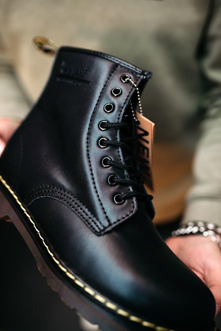 Dr. Martens Black 6