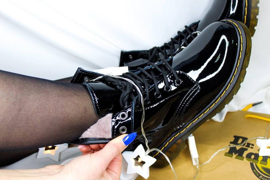 Dr. Martens Patent Black Logo