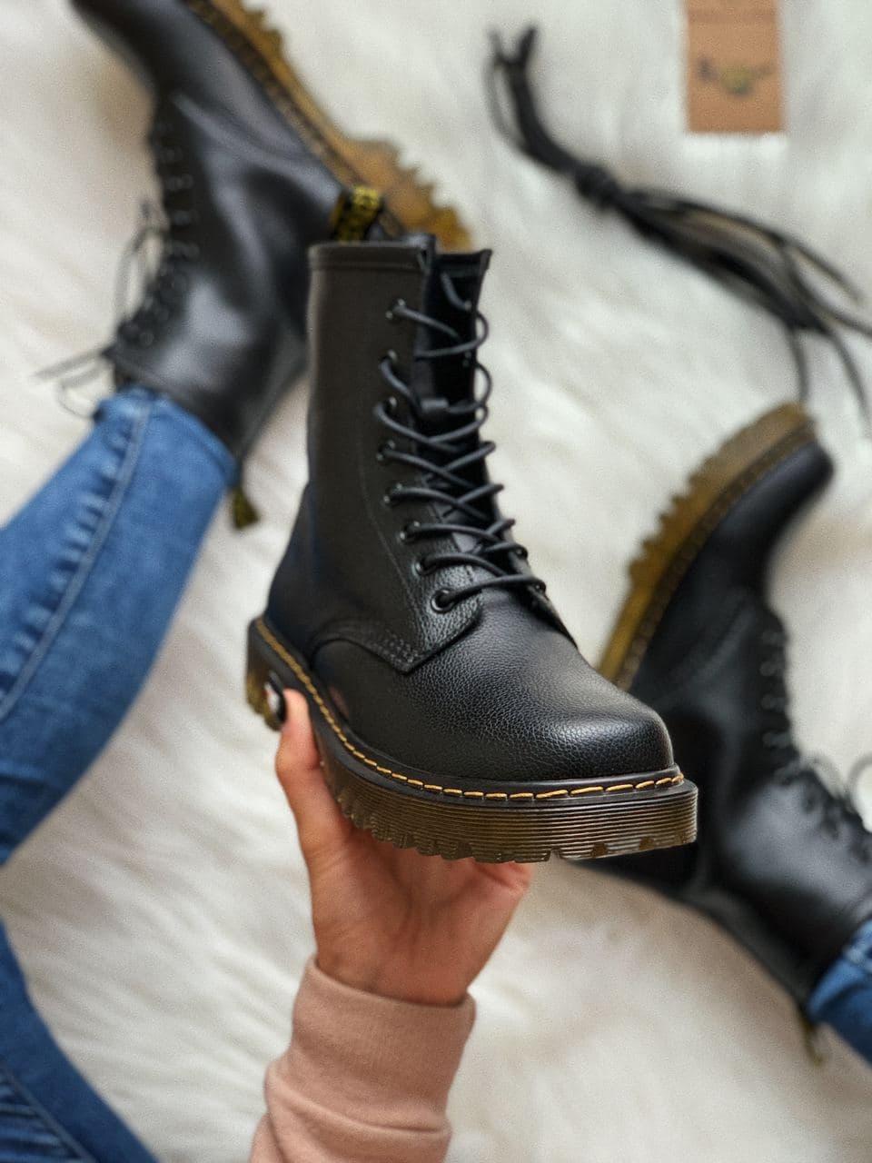 Dr. Martens Black No Logo LUX