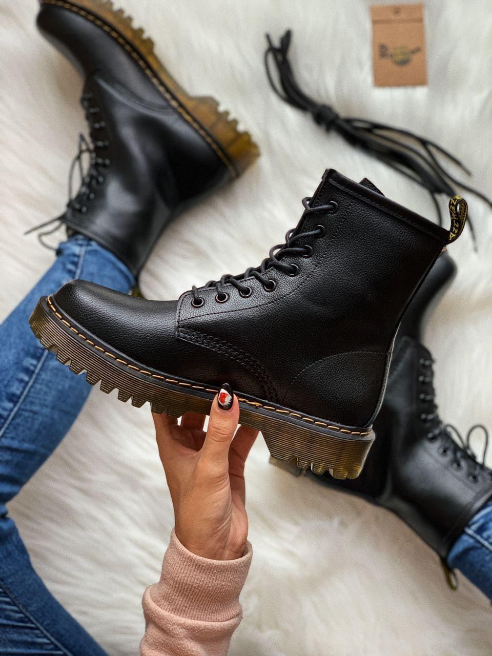 Dr. Martens Black No Logo LUX