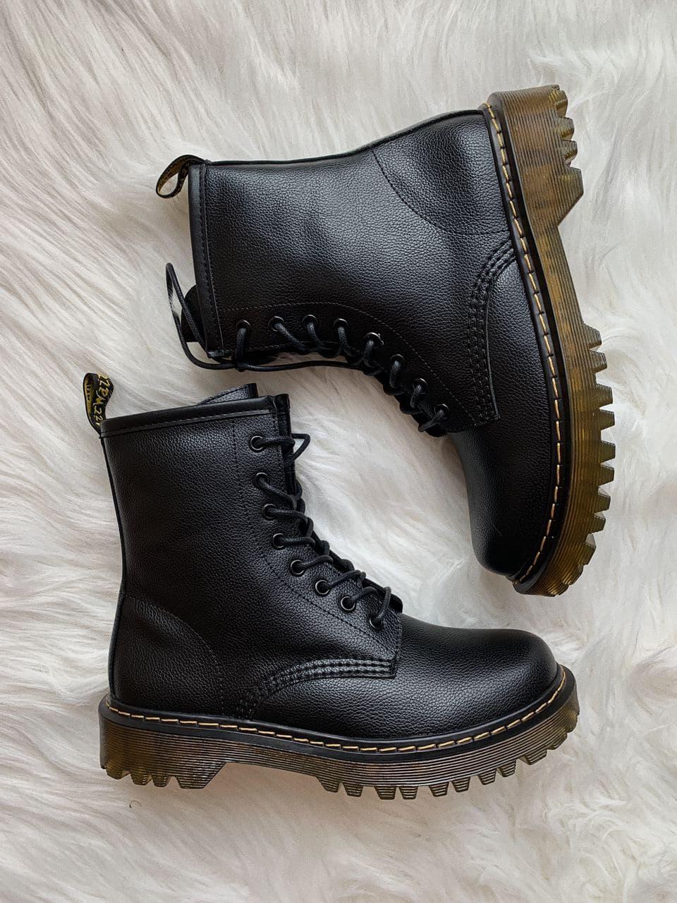 Dr. Martens Black No Logo LUX